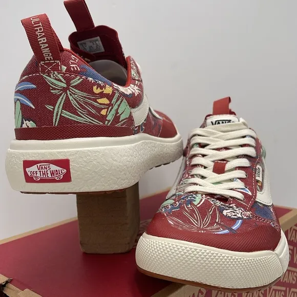 Vans Men’s Red Floral Sneakers Ultrarange Exo (Hawaiianjngl)ChlolmshVN0A4UWMAMX