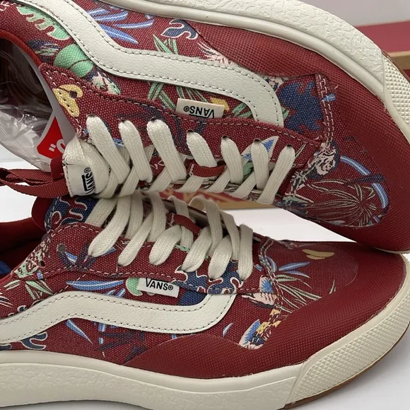 Vans Men’s Red Floral Sneakers Ultrarange Exo (Hawaiianjngl)ChlolmshVN0A4UWMAMX
