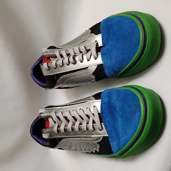 Vans Old Skool × Marvel Avengers Character sneakers (m size 7, w Size 8.5)