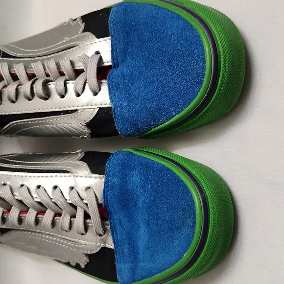 Vans Old Skool × Marvel Avengers Character sneakers (m size 7, w Size 8.5)