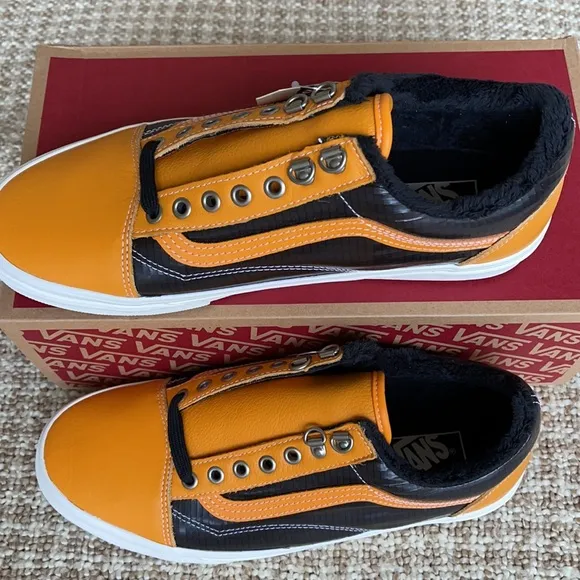 Vans Old Skool Mte Apricot/Black WMNS