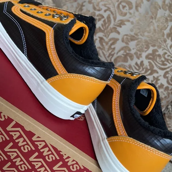 Vans Old Skool Mte Apricot/Black WMNS