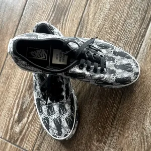 VANS OPENING CEREMONY black panther print unisex sneakers