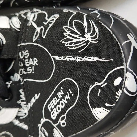 Vans × Peanuts by Schultz Snoopy Black White sneakers ( m size 9.5 W Size 11)