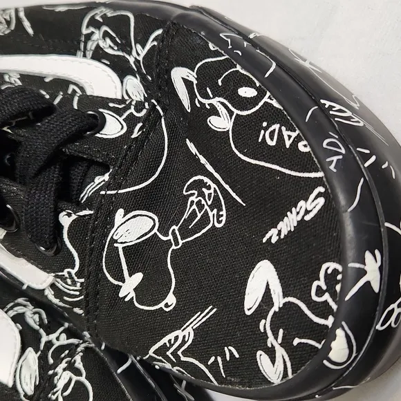 Vans × Peanuts by Schultz Snoopy Black White sneakers ( m size 9.5 W Size 11)