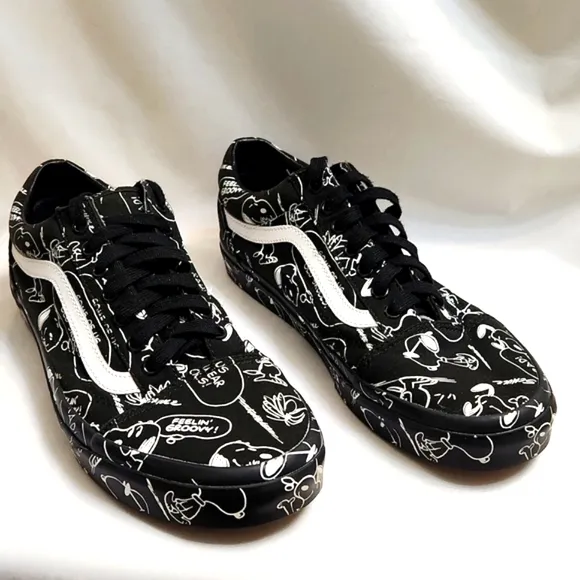 Vans × Peanuts by Schultz Snoopy Black White sneakers ( m size 9.5 W Size 11)