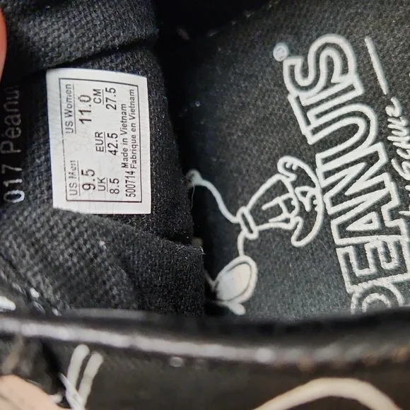 Vans × Peanuts by Schultz Snoopy Black White sneakers ( m size 9.5 W Size 11)
