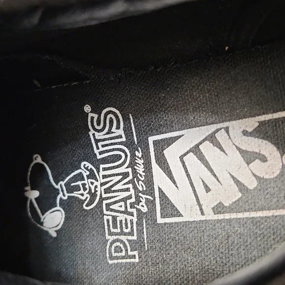 Vans × Peanuts by Schultz Snoopy Black White sneakers ( m size 9.5 W Size 11)