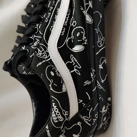 Vans × Peanuts by Schultz Snoopy Black White sneakers ( m size 9.5 W Size 11)