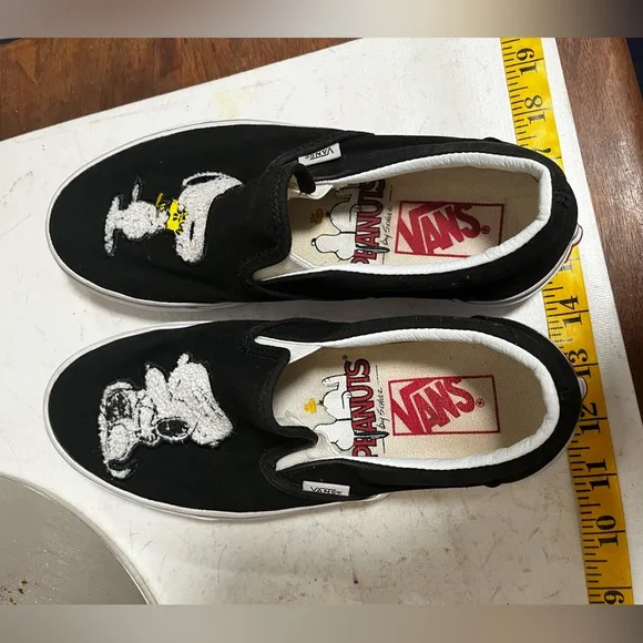 Vans peanuts snoopy shoes