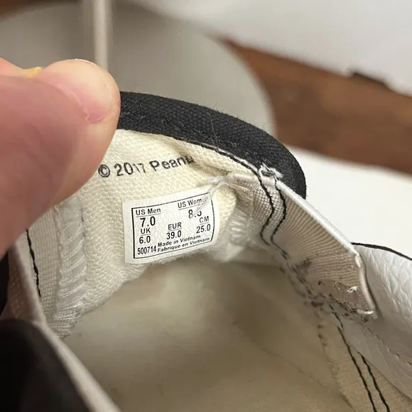 Vans peanuts snoopy shoes