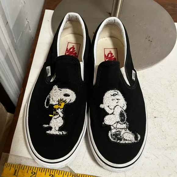 Vans peanuts snoopy shoes