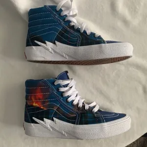 VANS Sk8-Hi Bolt Big Reveal Closet Navy/White sneakers