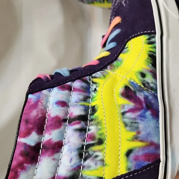 Vans Sk8-Hi Tie Dye Hightop sneakers (Unisex m size 8, w size 9.5)