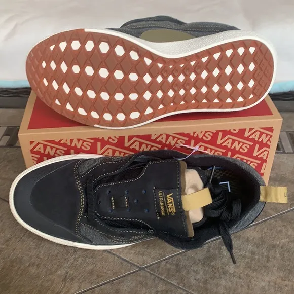 VANS ULTRARANGE EXO SE Michael February BlkmltryW