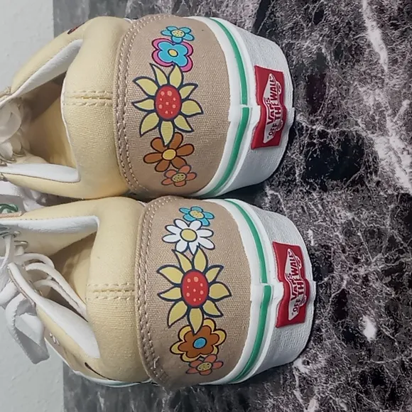Vans Unisex Adults Brand New Elmo Tan Sneakers Size Mens 7/ Womens 8.5