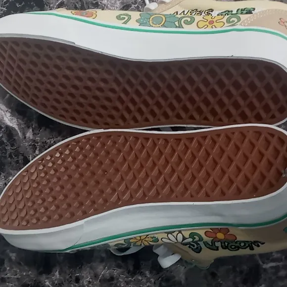 Vans Unisex Adults Brand New Elmo Tan Sneakers Size Mens 7/ Womens 8.5