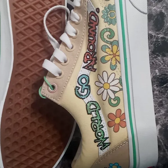 Vans Unisex Adults Brand New Elmo Tan Sneakers Size Mens 7/ Womens 8.5