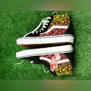 Vans Unisex Fire print Shoes Size M-7  W-8.5
