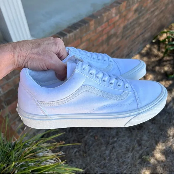 VANS WHITE/WHITE M9 W10.5 Sneakers LIKE NEW!!