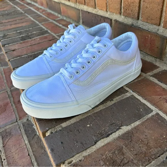 VANS WHITE/WHITE M9 W10.5 Sneakers LIKE NEW!!