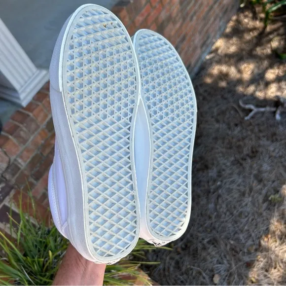 VANS WHITE/WHITE M9 W10.5 Sneakers LIKE NEW!!