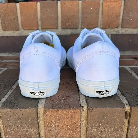 VANS WHITE/WHITE M9 W10.5 Sneakers LIKE NEW!!