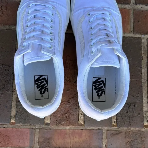 VANS WHITE/WHITE M9 W10.5 Sneakers LIKE NEW!!