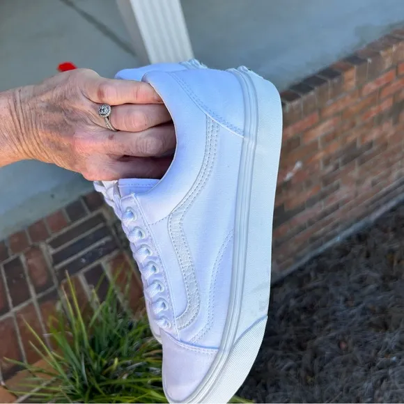 VANS WHITE/WHITE M9 W10.5 Sneakers LIKE NEW!!