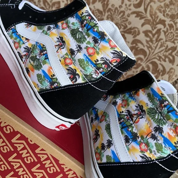 Vans WMNS Sk8-Hi ALOHA Black/True White Sneakers