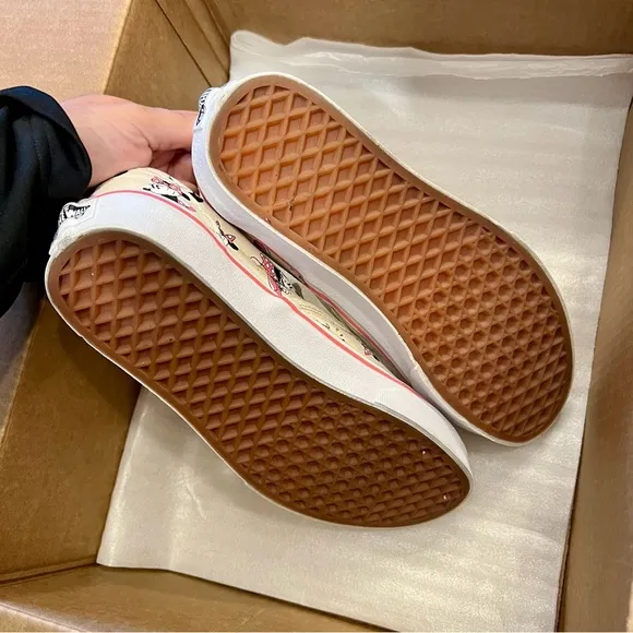 Vans x Disney Minnie Mouse Classic Slip On Shoes
