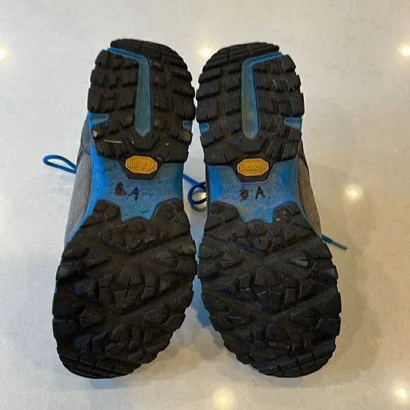 Vasque men’s Gore-Tex boots size 8 1/2 good shape gray and blue. Great boots.