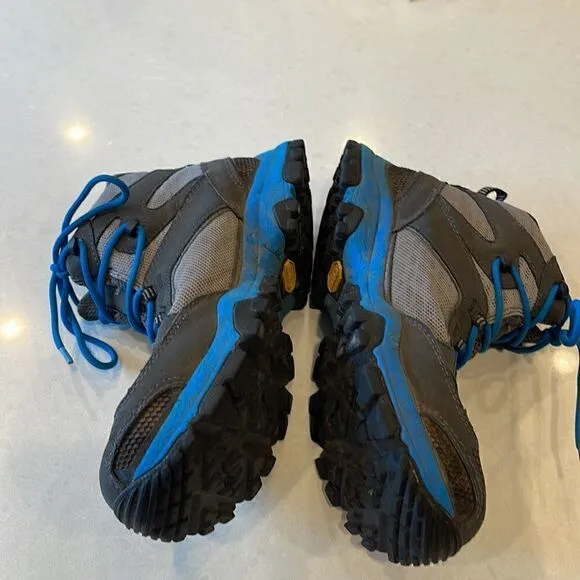 Vasque men’s Gore-Tex boots size 8 1/2 good shape gray and blue. Great boots.