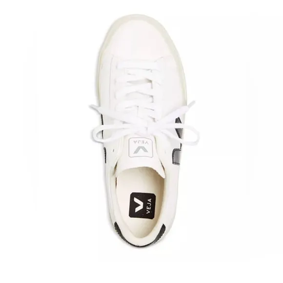 Veja Unisex Campo Low Top Sneakers White and Black size 8 men’s NWT