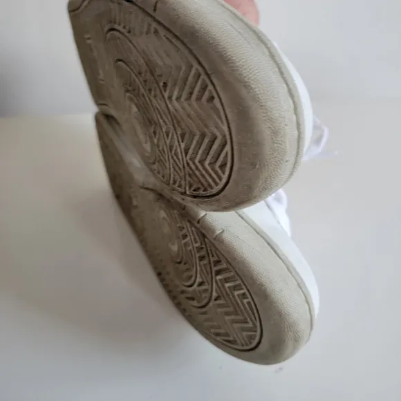 Veja Women's V-12 Leather Sneakers White &amp; Beige Sable Size 7