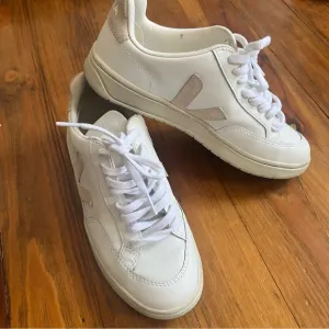Veja Women's V-12 Leather Sneakers White &amp; Beige Sable Size 7