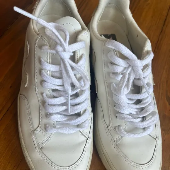 Veja Women's V-12 Leather Sneakers White &amp; Beige Sable Size 7