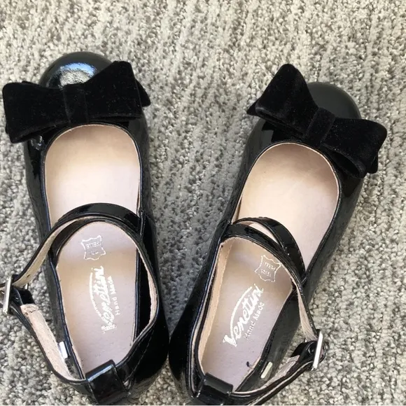 Venettini black patent leather girls dress shoes 27