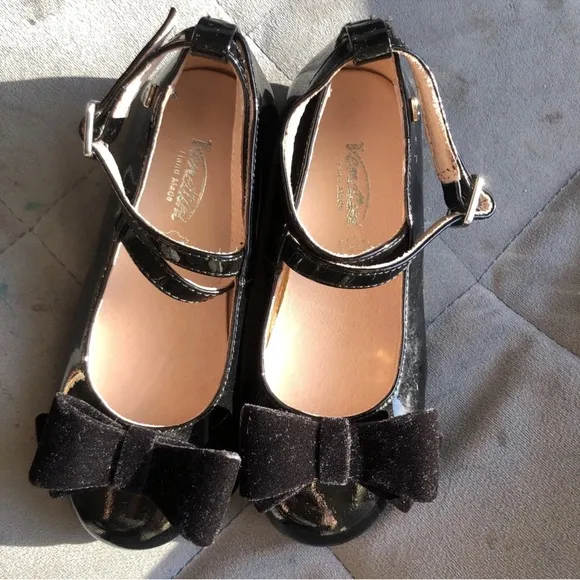 Venettini black patent leather girls dress shoes 27