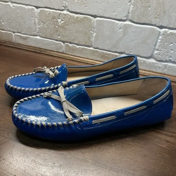 Vera Wang Patent Blue Leather Loafers Women's Size 9