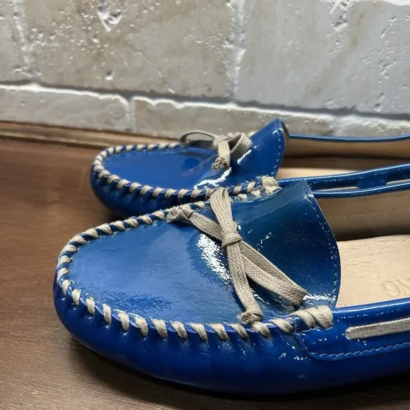 Vera Wang Patent Blue Leather Loafers Women's Size 9