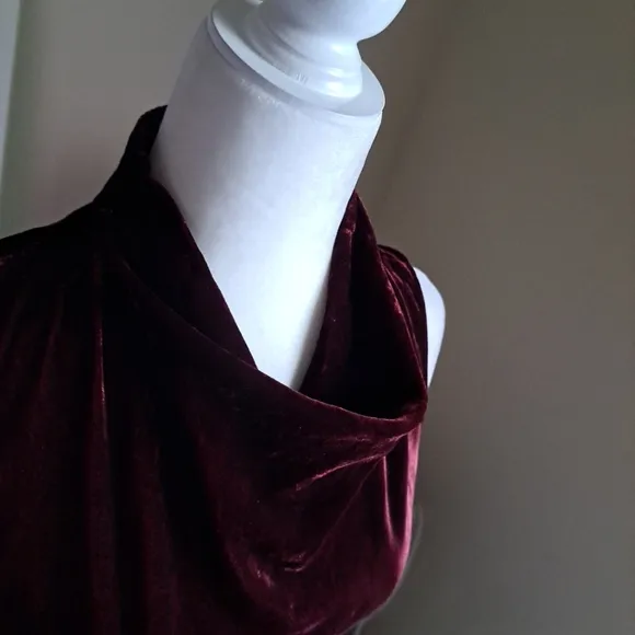 VERONICA BEARD Kura Dress in Merlot color Size  8 Excellent Condition