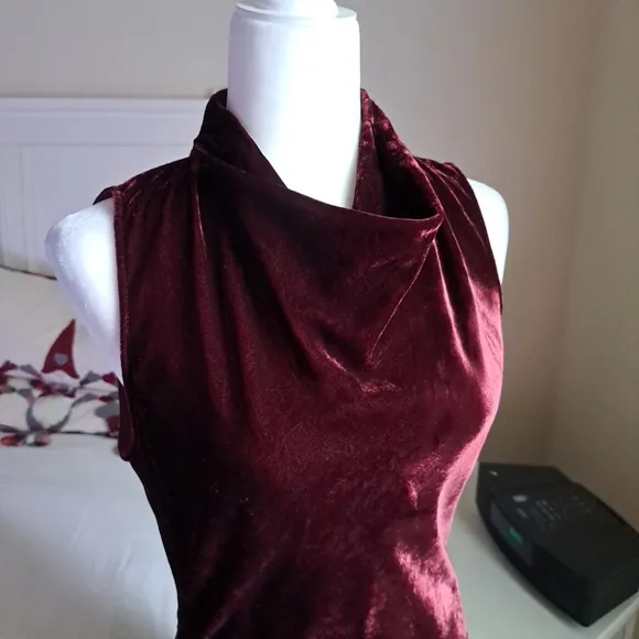 VERONICA BEARD Kura Dress in Merlot color Size  8 Excellent Condition