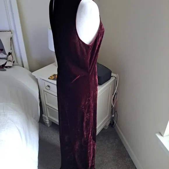 VERONICA BEARD Kura Dress in Merlot color Size  8 Excellent Condition