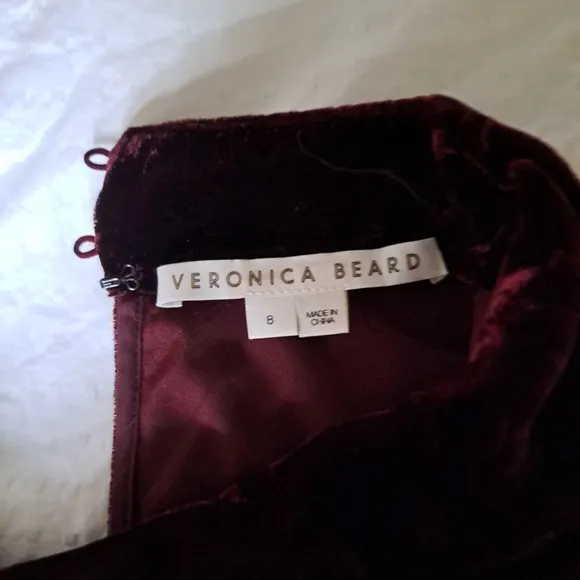 VERONICA BEARD Kura Dress in Merlot color Size  8 Excellent Condition