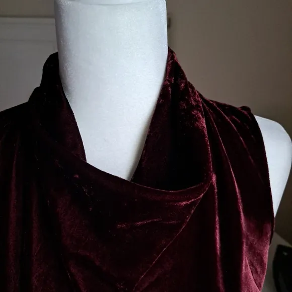 VERONICA BEARD Kura Dress in Merlot color Size  8 Excellent Condition