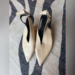 Very Rare 'Old' Celine by Phoebe Philo Nude Beige Leather Slingback Heels Sz 39