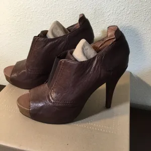 Vince Camuto Brown Leather Heels Size 8