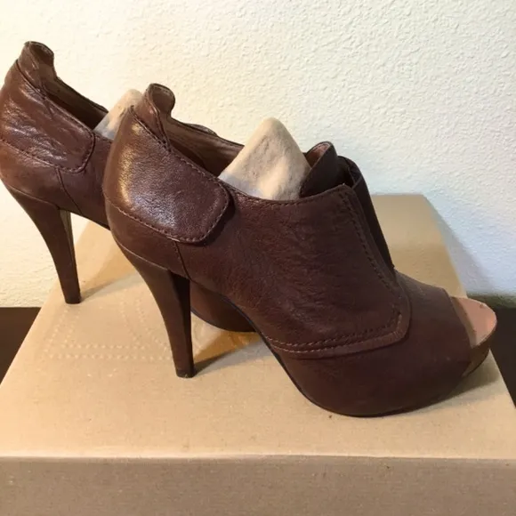 Vince Camuto Brown Leather Heels Size 8