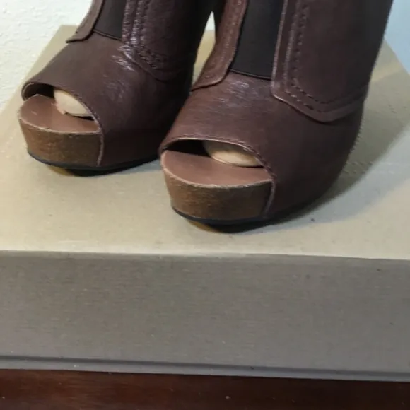 Vince Camuto Brown Leather Heels Size 8